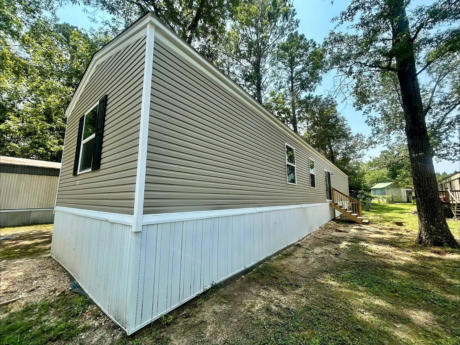 3 bed, 2.0 bath, 1140 sqft, $999 — Photo 2
