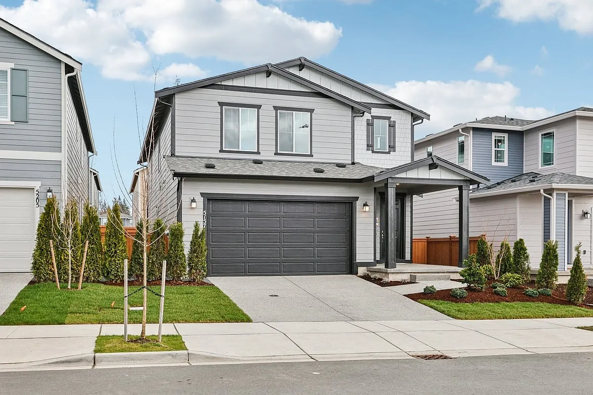 5157 87th Dr NE photo 1