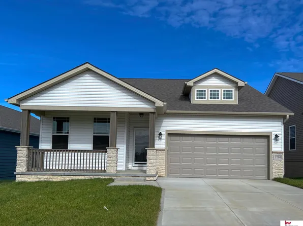 2204 Hedgeapple Rd, Plattsmouth, NE 68048