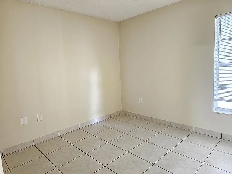 5836 S 37th Ct — Photo 16
