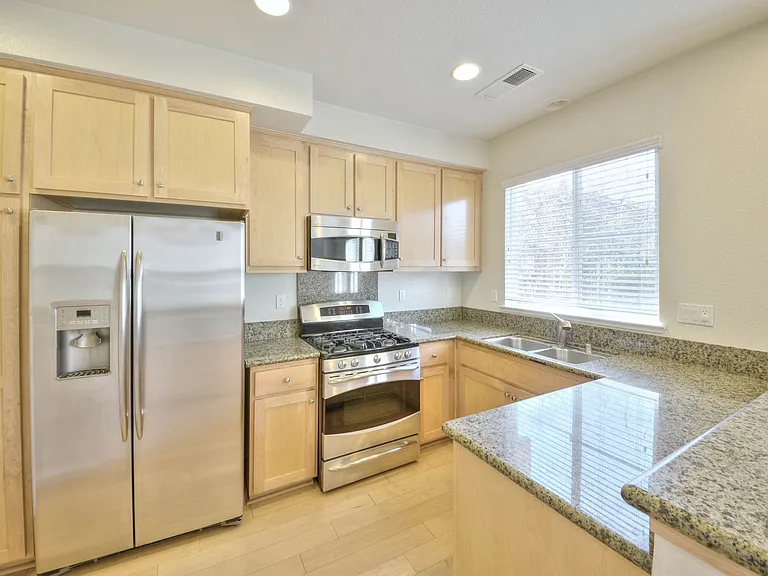 568 Saco Ter — Photo 6