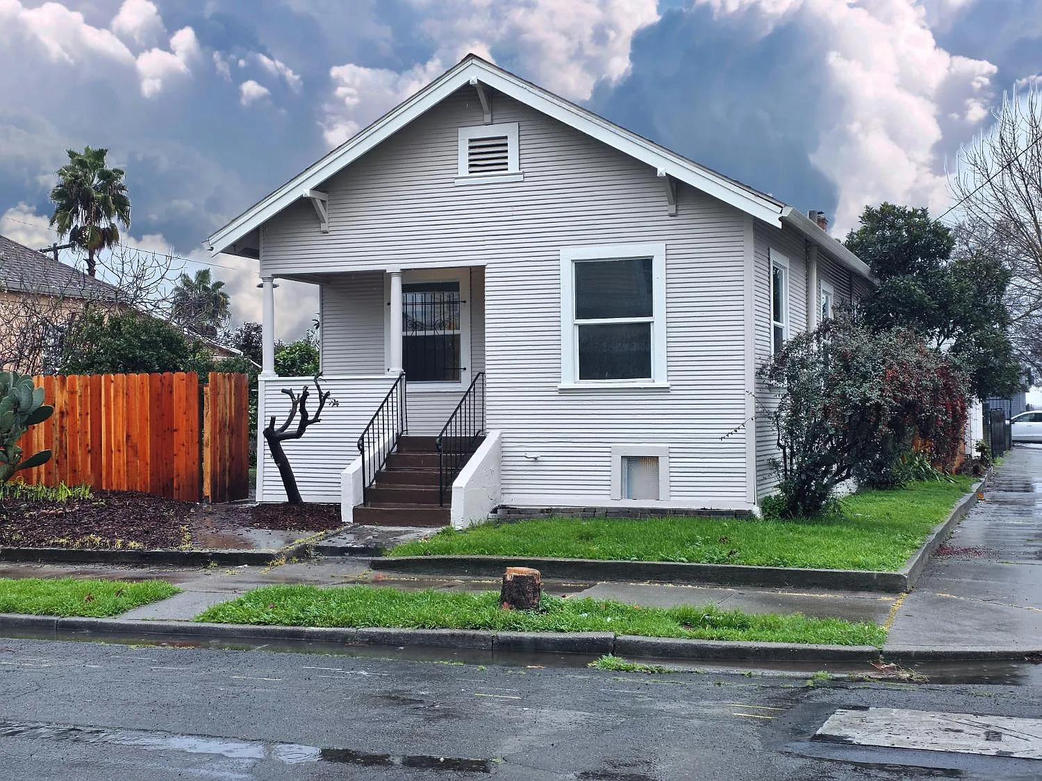 348 W Clay St photo 1