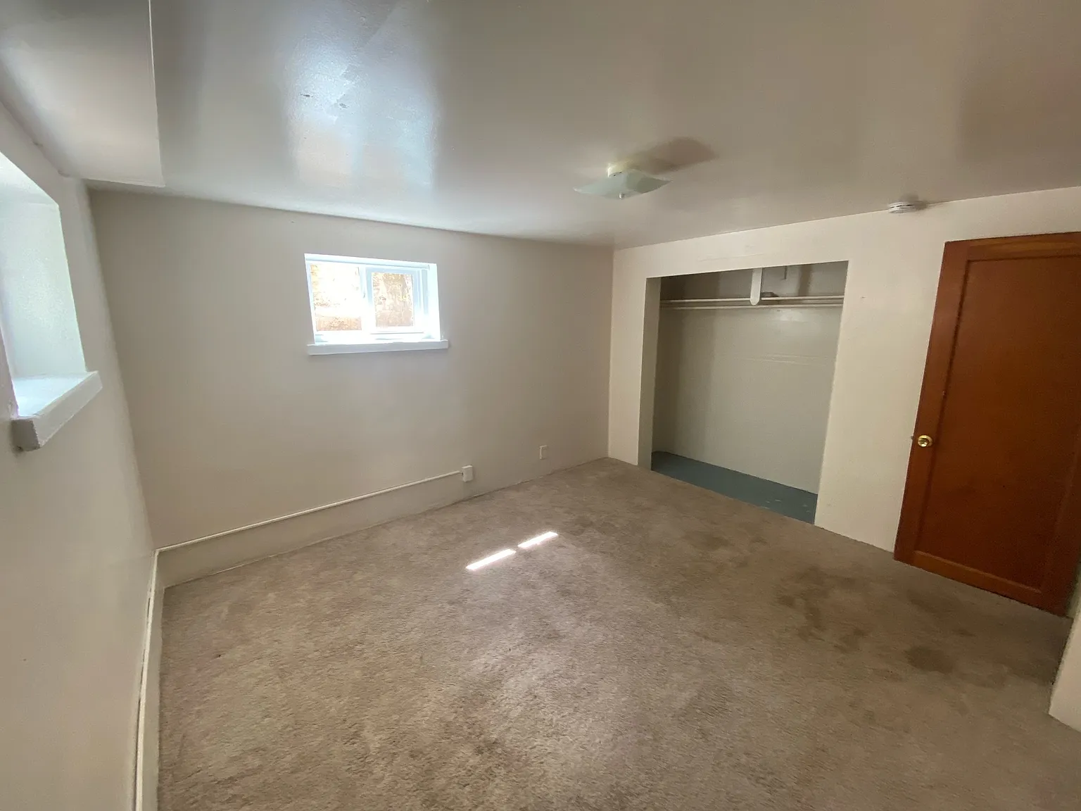 4 bed, 2800 sqft, $1,100 — Photo 1
