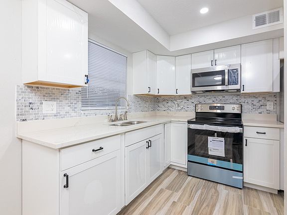 4th image of 13901 Village View Dr