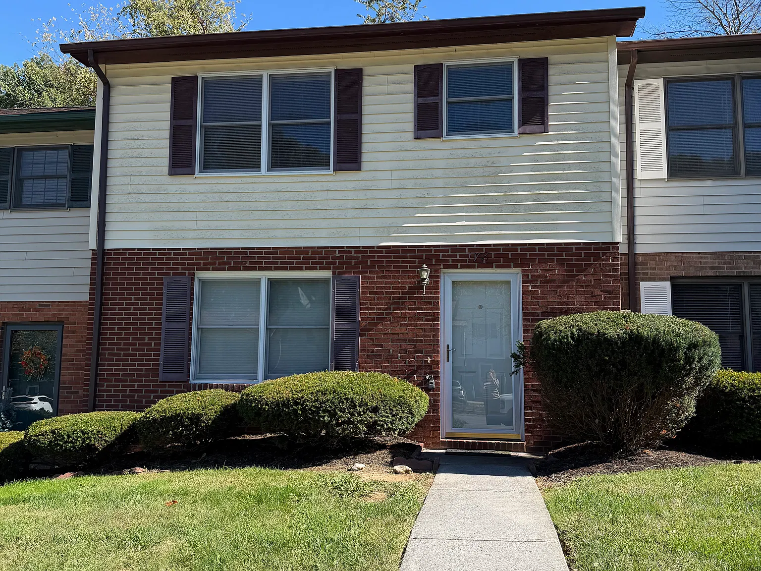 3 bed, 2.5 bath, 1320 sqft, $1,550 — Photo 2