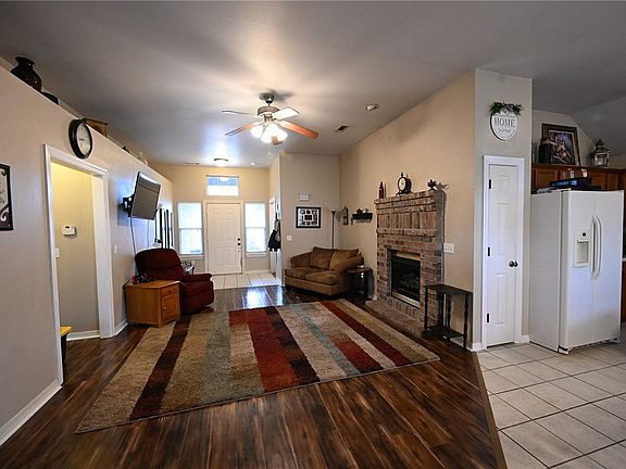 5th image of 709 Amanda Dr
