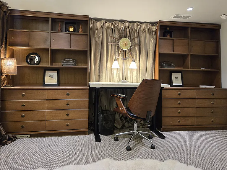 Sitting Desk, Tons of Storage