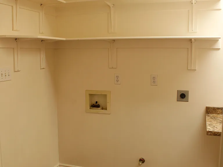 Washer/dryer hookups