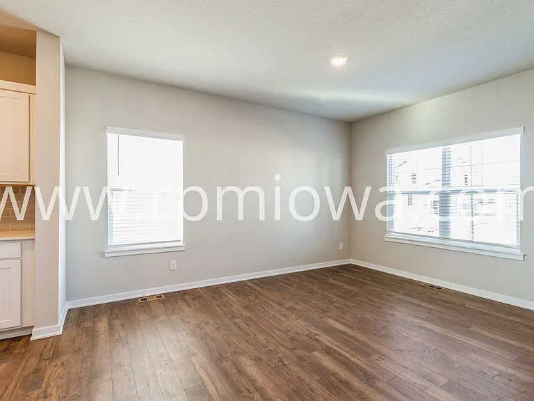 2403 SW 23rd St — Photo 4