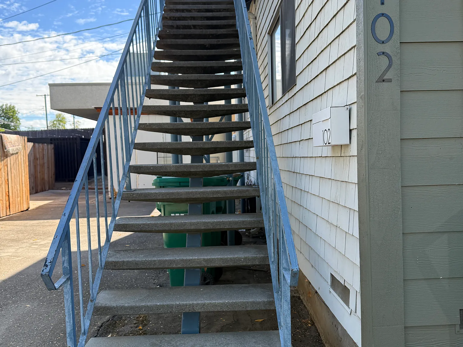 102 N Lee St — Photo 2