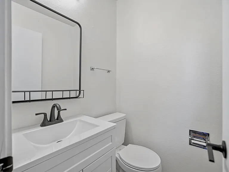 1074 Cedar Way — Photo 15
