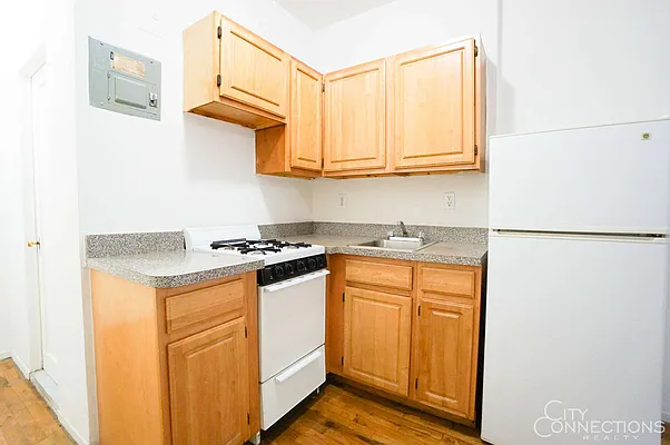 Rented by City Connections Realty | media 18