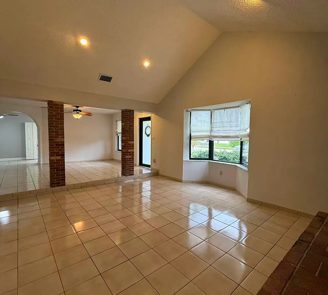 3 bed, 2232 sqft, $4,000 — Photo 4