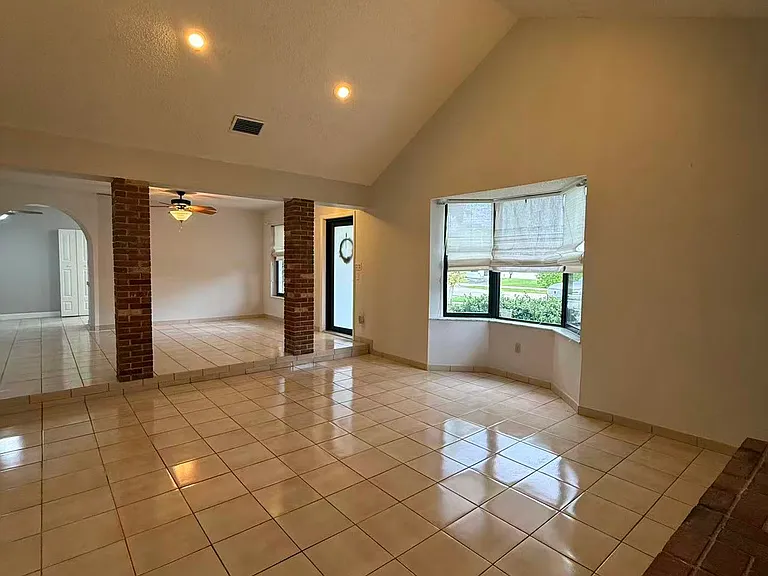 10020 SW 83rd St — Photo 4