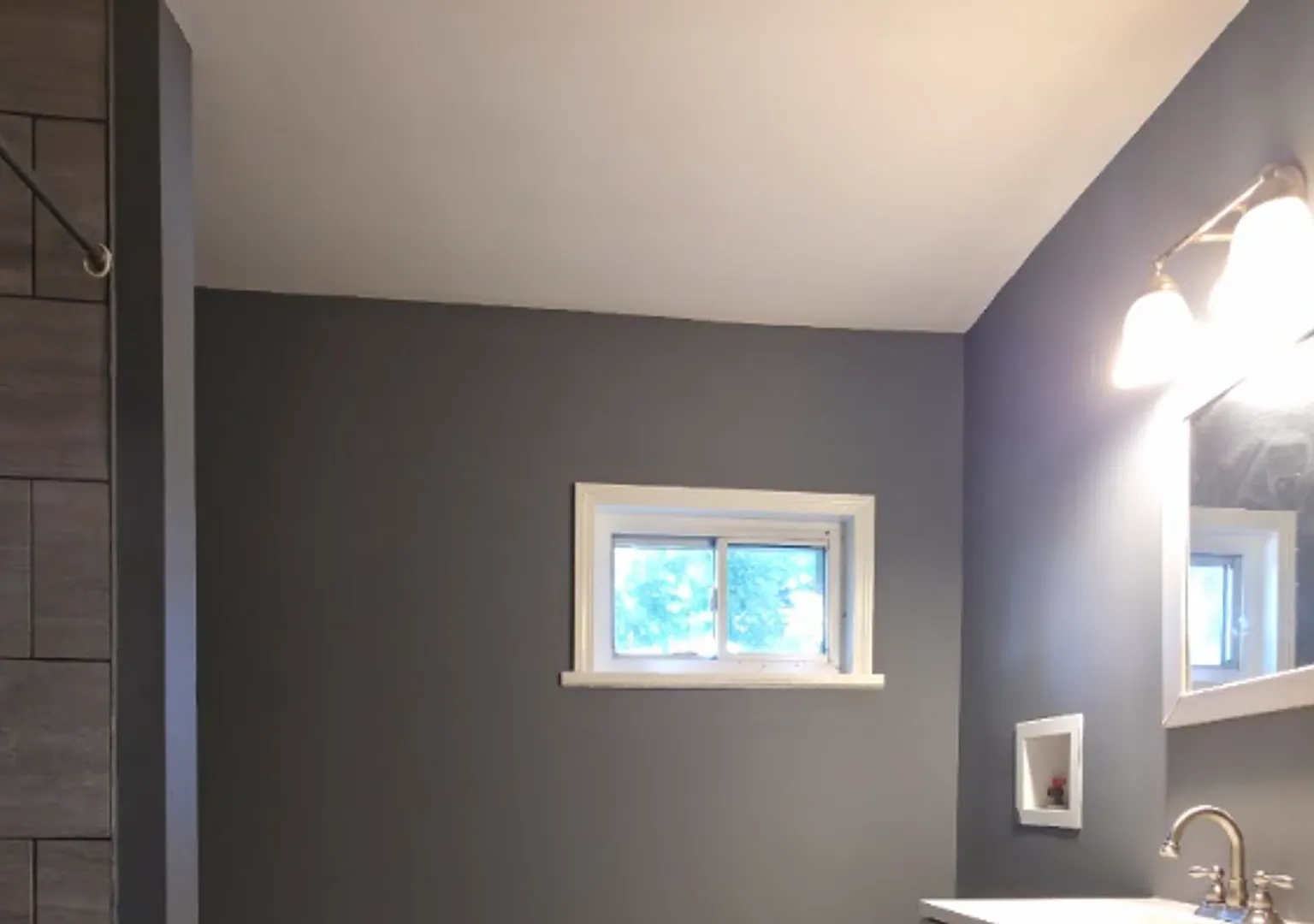 Single Family Home 3 beds 1.5 bath Available Now! — Photo 4