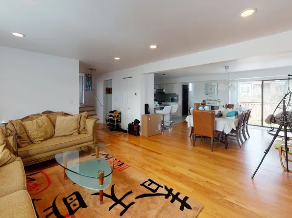 22-24 Broadlawn Park #24A, Chestnut Hill, MA 02467