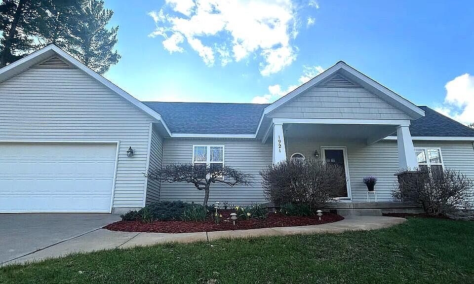 1st image of 1921 Pineridge Dr