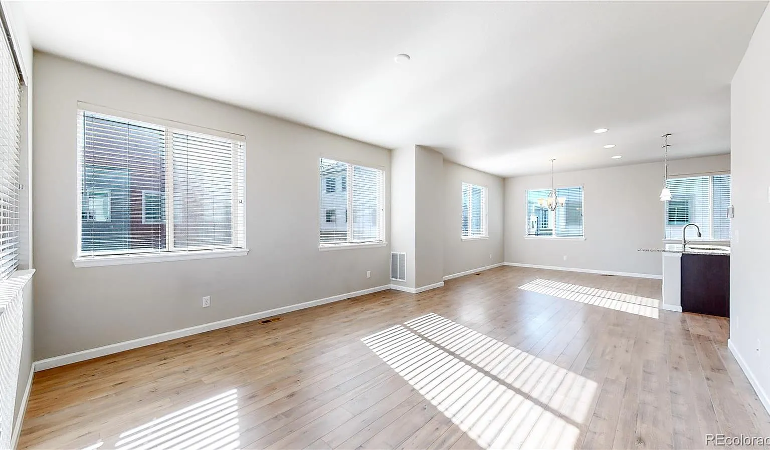 3 bed, 2.5 bath, 1815 sqft, $3,350 — Photo 3