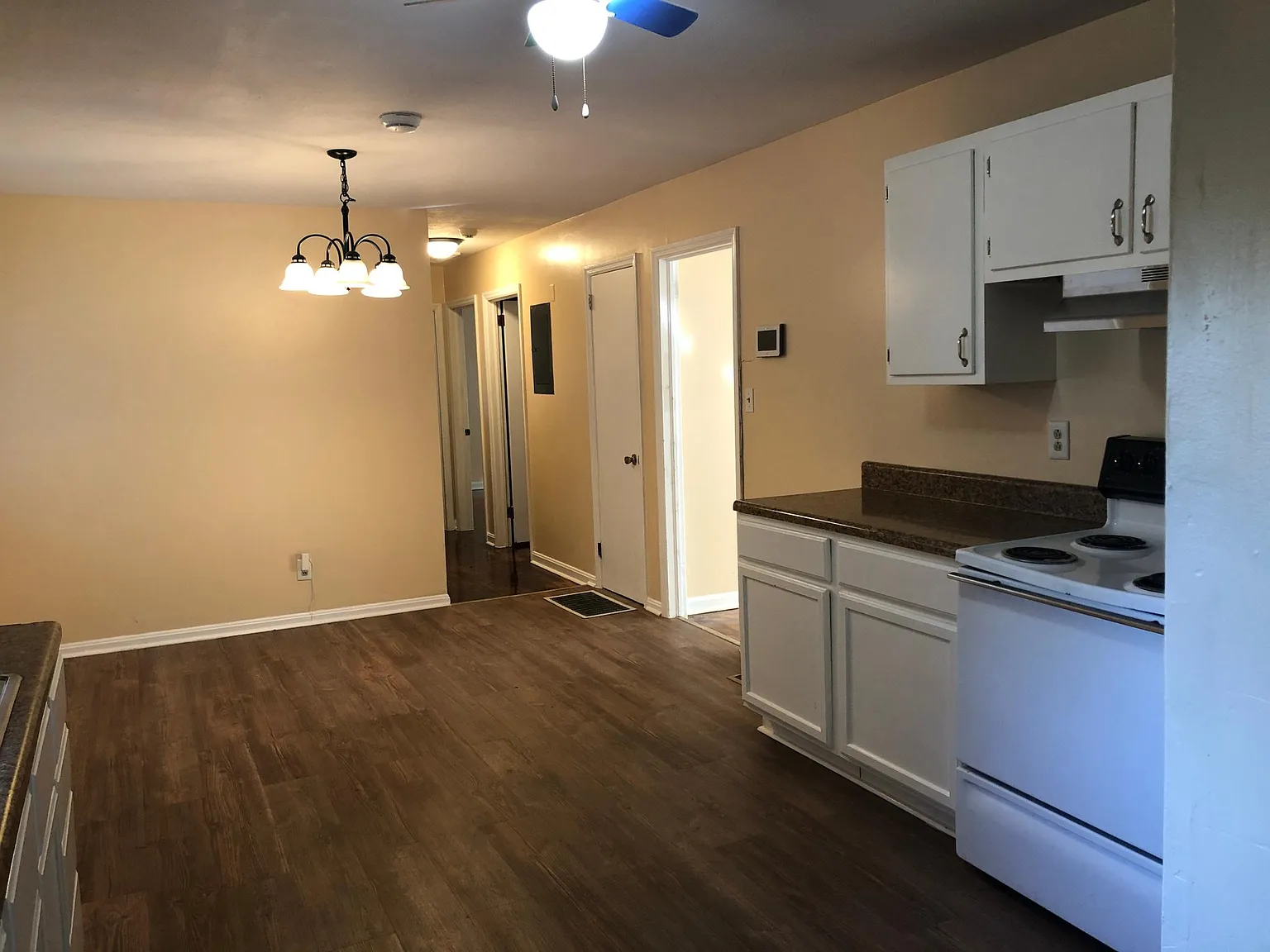 1846 Colony Dr — Photo 2