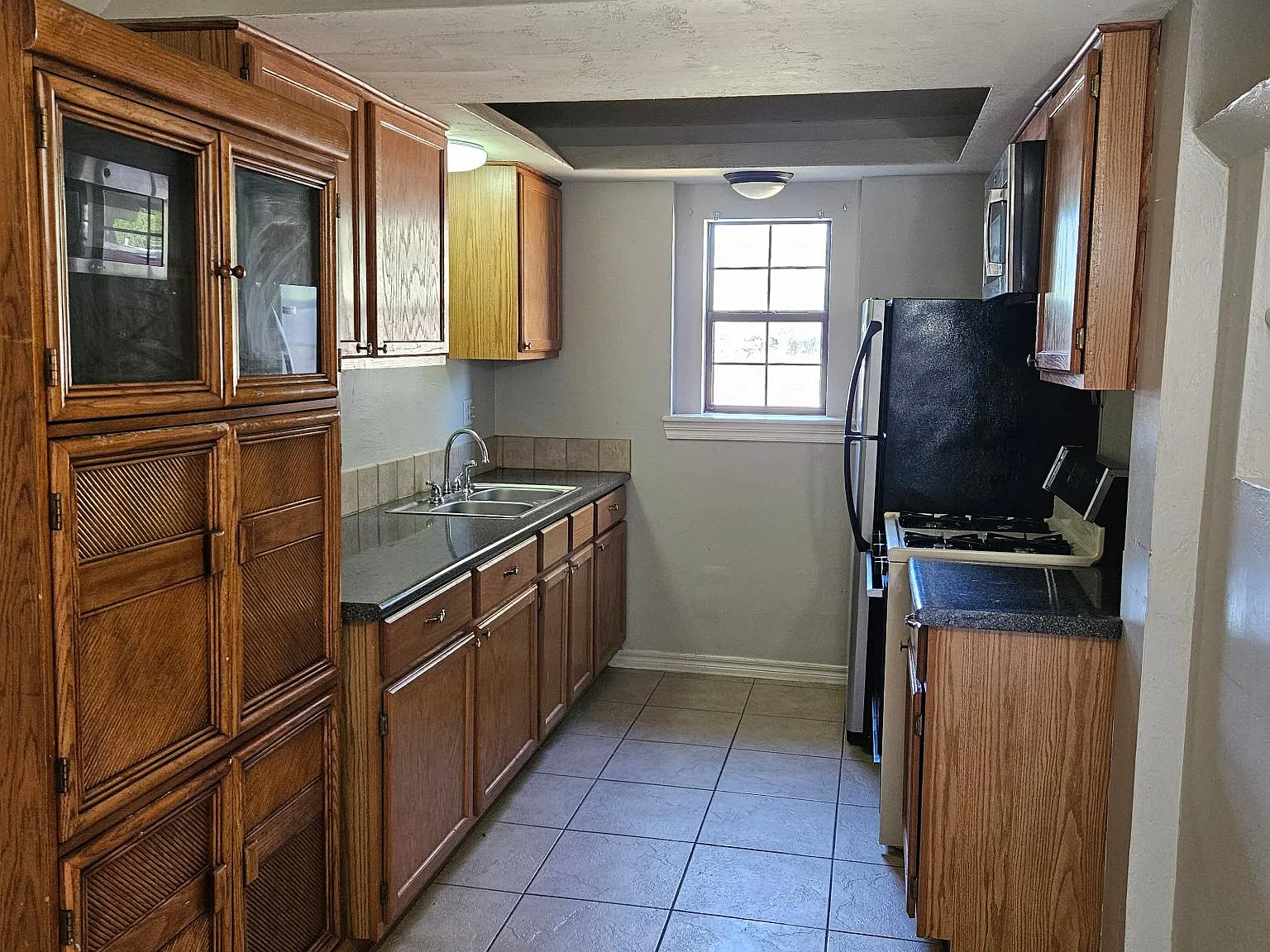 2 bed, 750 sqft, $850 — Photo 3