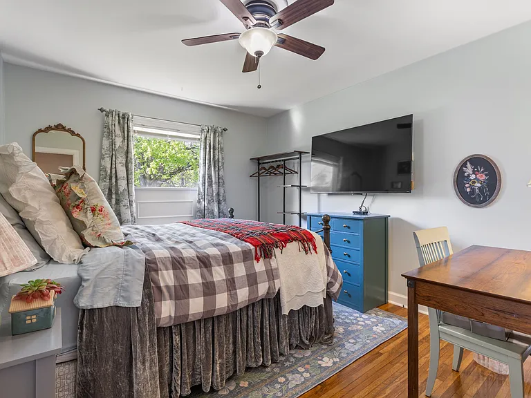 412 Roberts St — Photo 8
