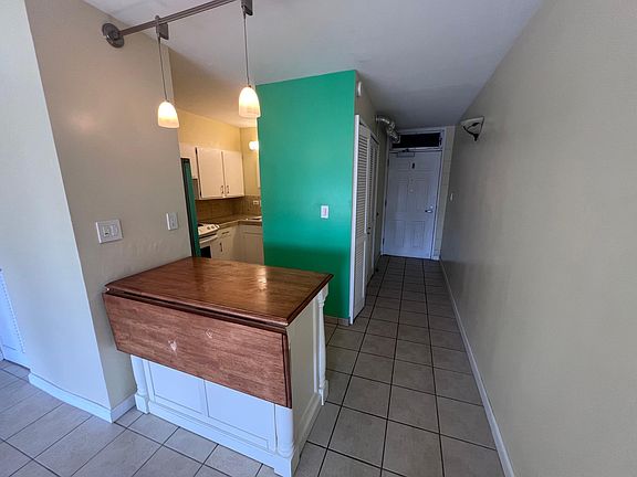 4th image of 968 Spencer St APT 305