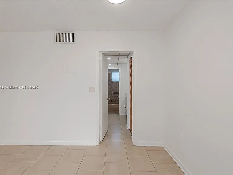 1975 NE 135th St #3B — Photo 9