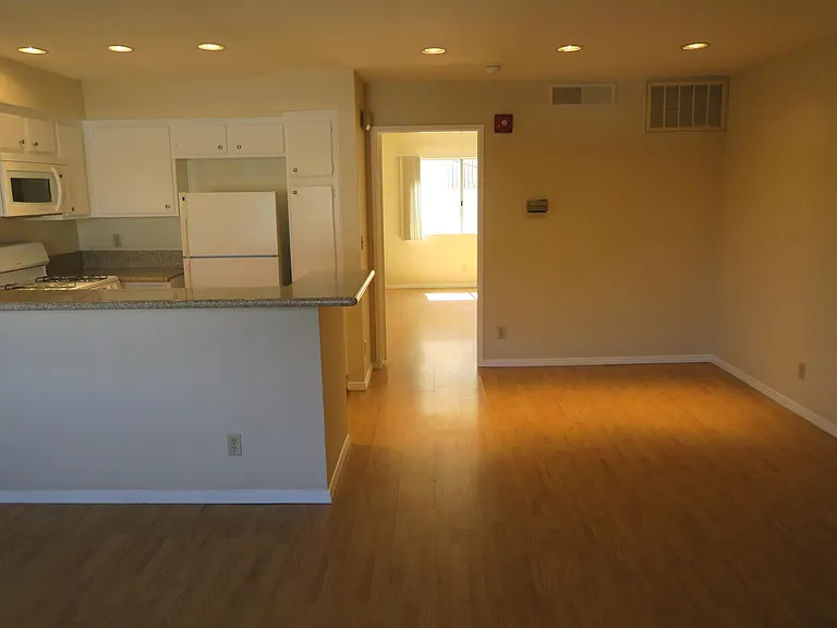 13610 Moorpark St #105A — Photo 5
