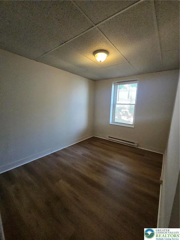 2 bed, 1.0 bath, $1,200 — Photo 2