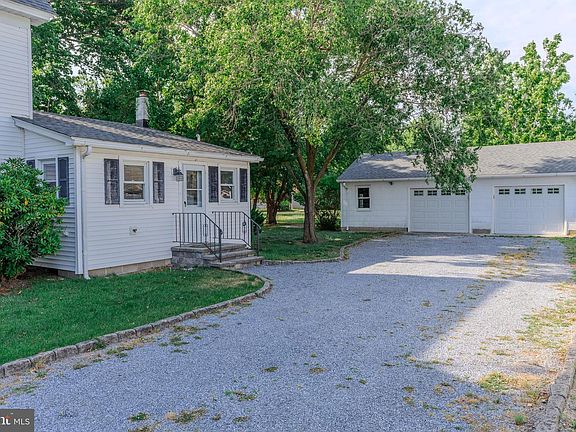 3rd image of 1474 Burleigh Ave