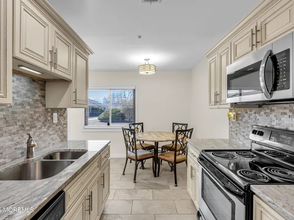 49 Wild Turkey Way #E, Manalapan, NJ 07726