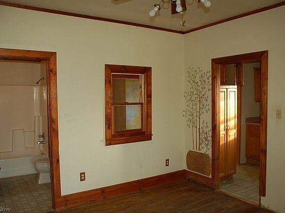 4th image of 220 N Academy St