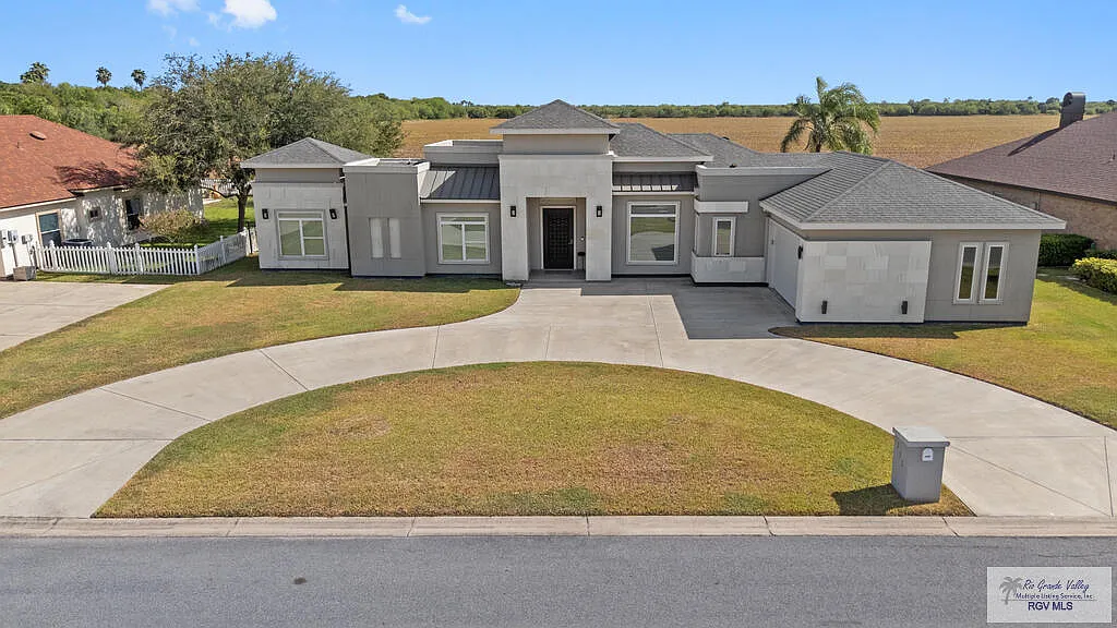 4 bed, 3.0 bath, 2810 sqft, $4,200 — Photo 1