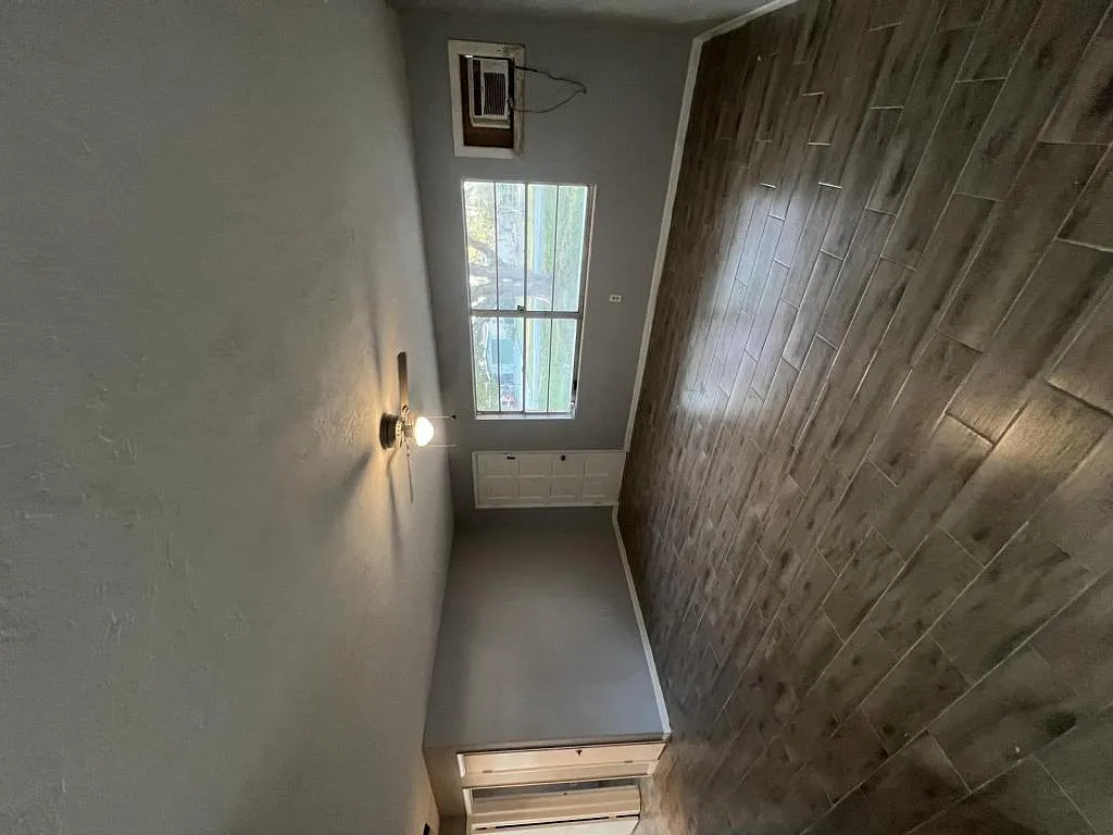 63 S Davis St — Photo 2