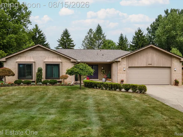 2048 Connolly Dr, Troy, MI 48098