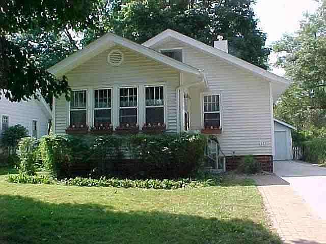 1st image of 121 S Russell Ave