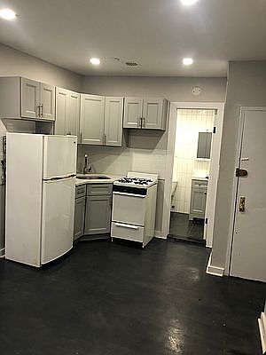 1st image of 324 1/2 E 8th St #2C1