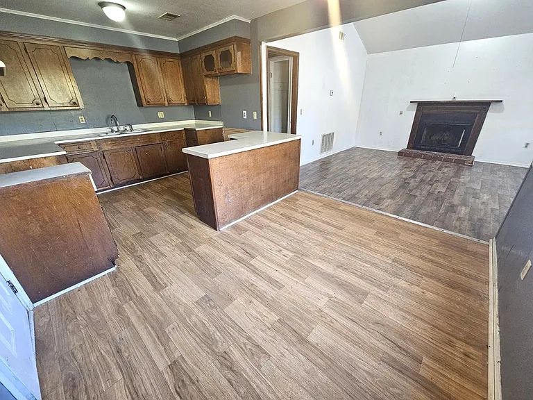 202 Clarence Ray Dr — Photo 10