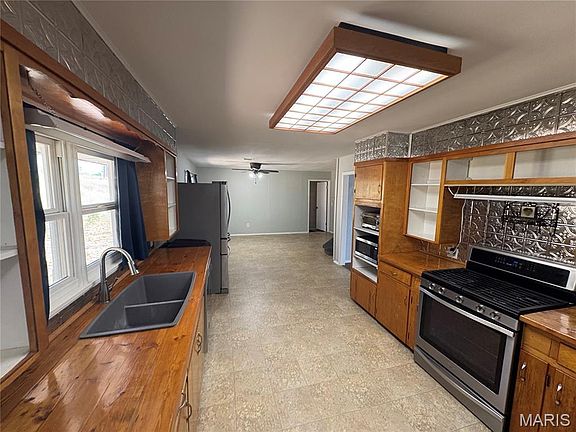 3rd image of 1020 Walnut St