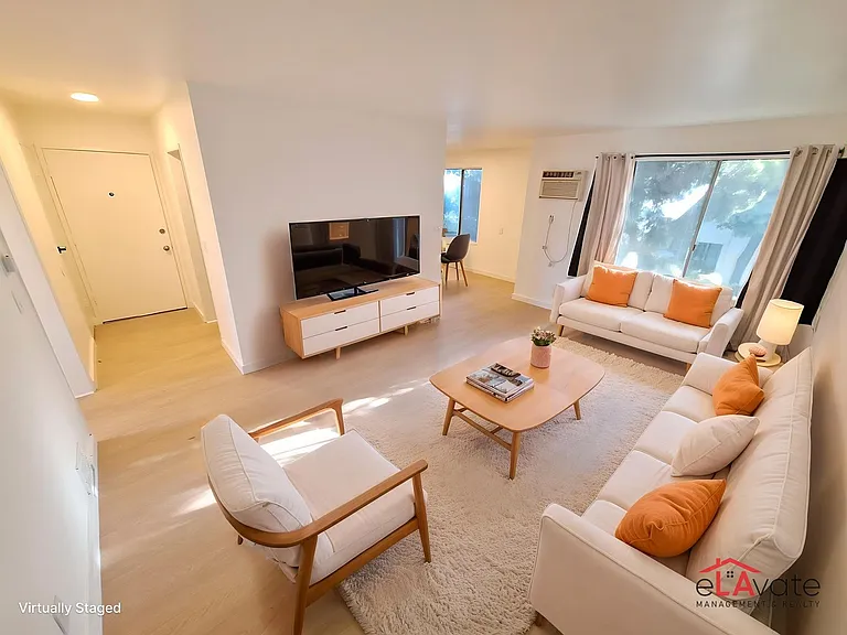 11744 Runnymede — Photo 7