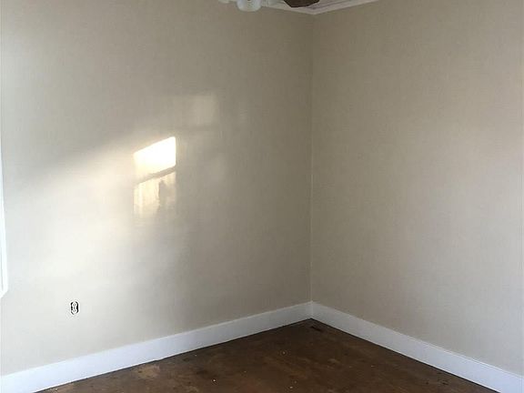 5th image of 215 W 7th St
