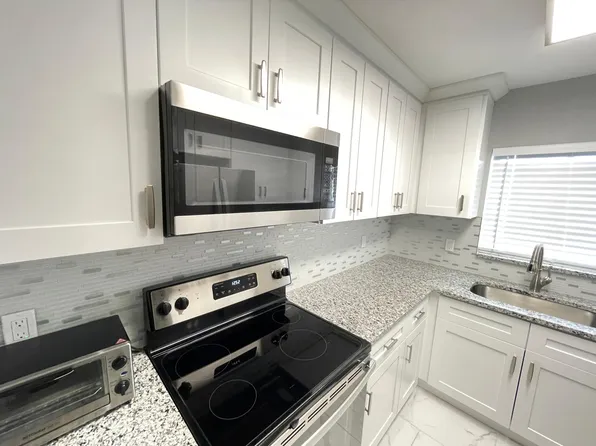 4560 Overlook Dr NE APT 166, Saint Petersburg, FL 33703