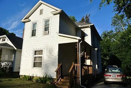 242 N Cedar St photo 1