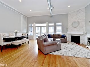3025 N Lincoln Ave APT 2, Chicago, IL 60657
