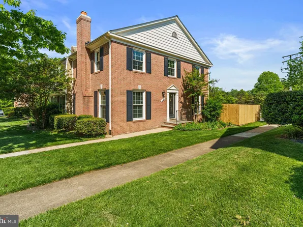 7034 Bradwood Ct, Springfield, VA 22151