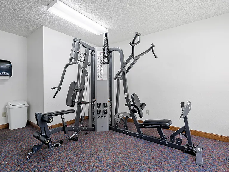Oakwood Court Apartments — Photo 16
