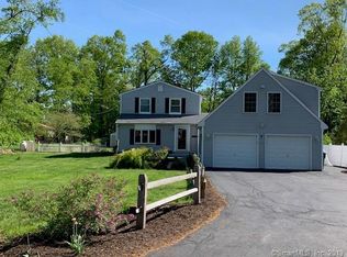 160 Tom Swamp Rd, Hamden, CT 06518