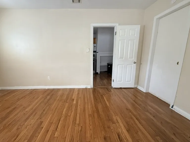305-307 Sanford Ave #3 — Photo 5