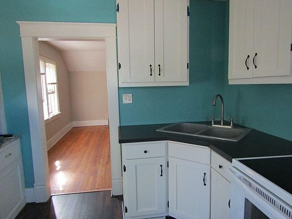 3rd image of 1626 B St APT A