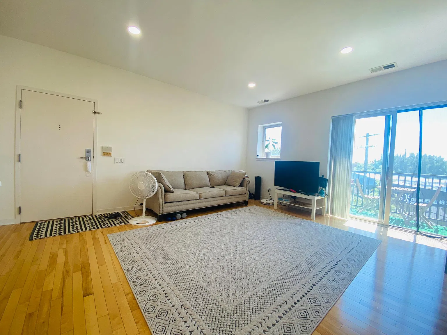 1132 W 13th St — Photo 3